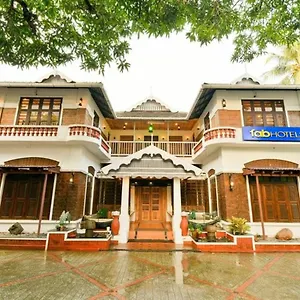 3* Hotel Fabhotel Illam Heritage